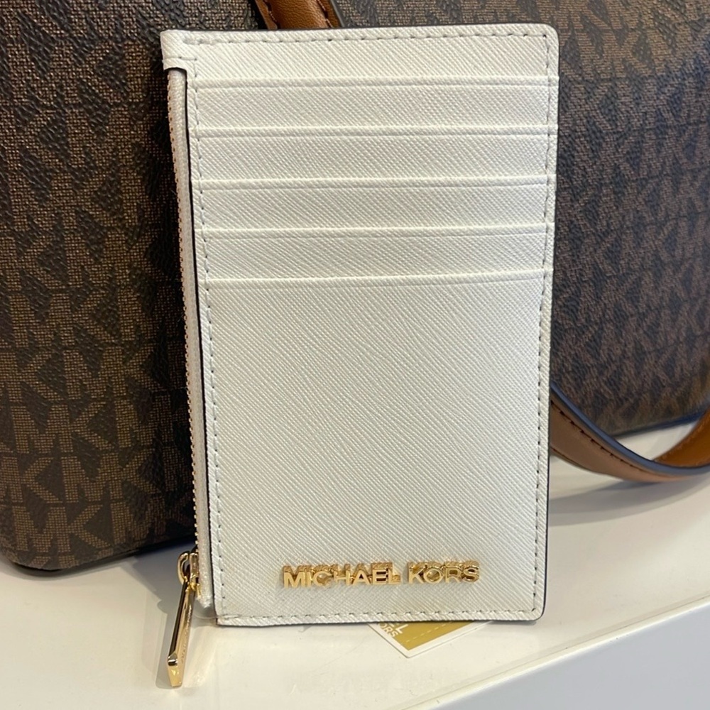 MICHAEL KORS
Jet Set Travel Medium Top Zip Leather Card Case Wallet
Optic White - Picture 1 of 16